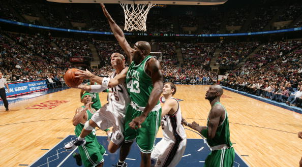 湖人手里拥 湖人手里拥