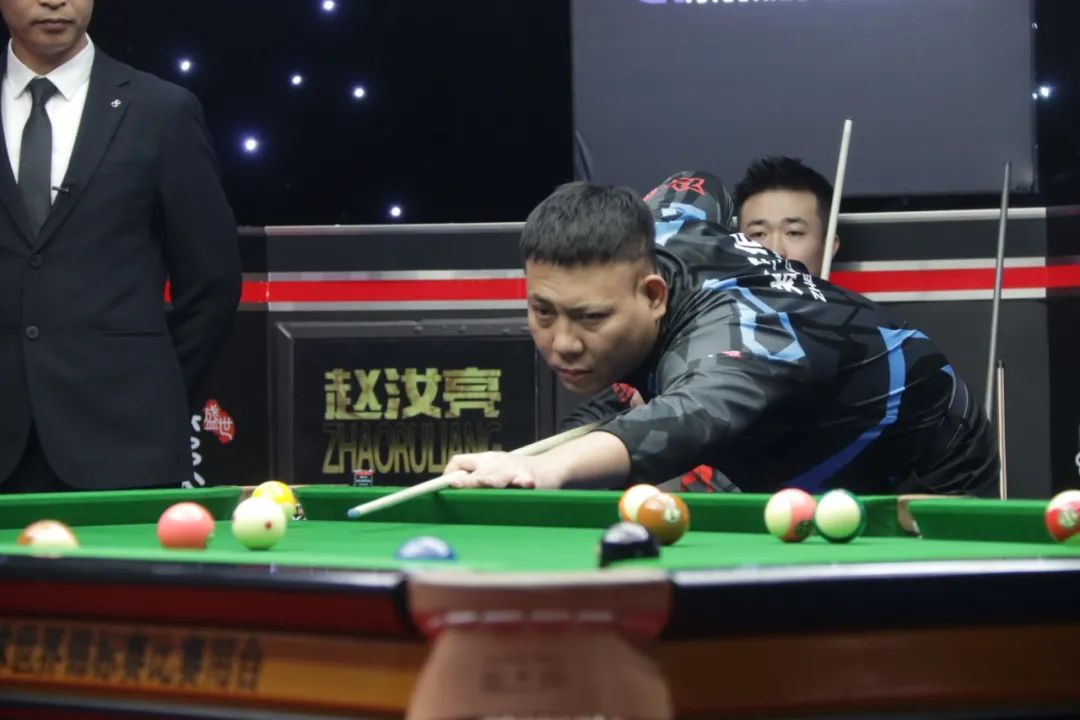 挥确保了球 挥确保了球