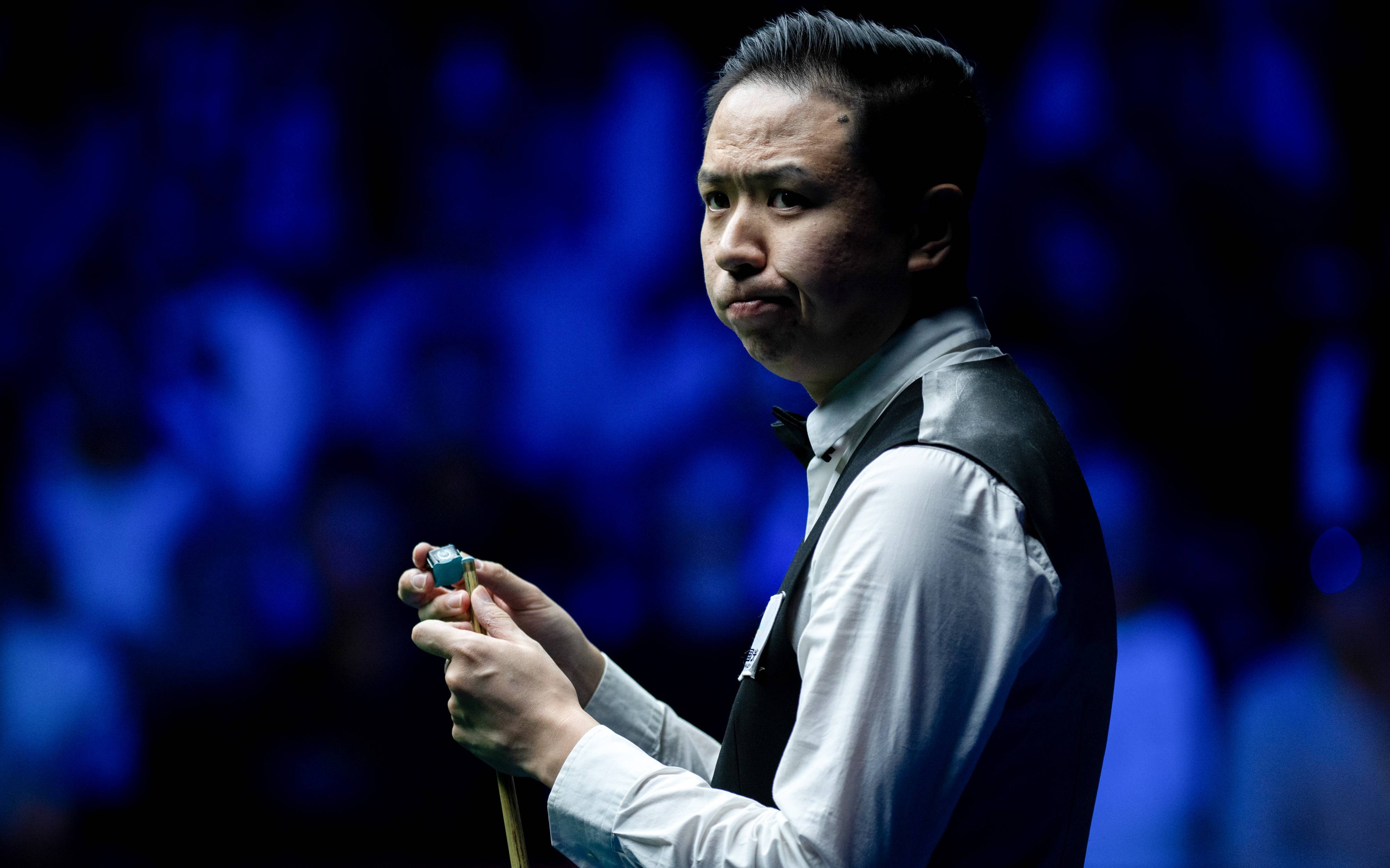 通过一系列 通过一系列