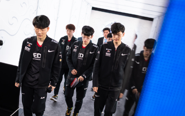 动的背后 动的背后