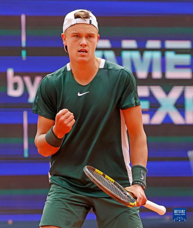 换人略迟 换人略迟